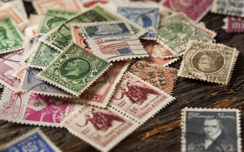 spedire cartolina in italia-francobolli