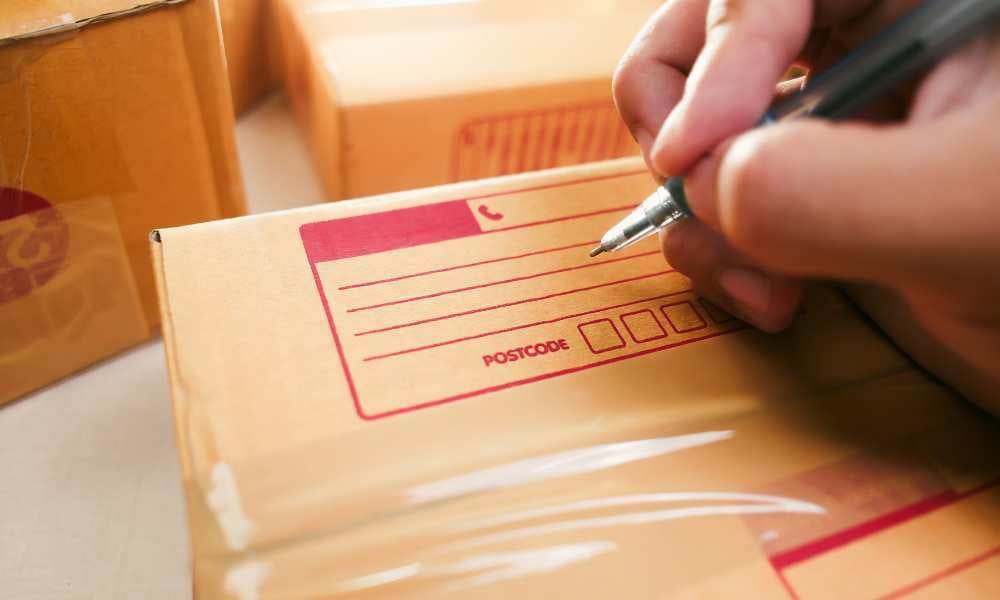 Dove scrivere mittente e destinatario su una busta