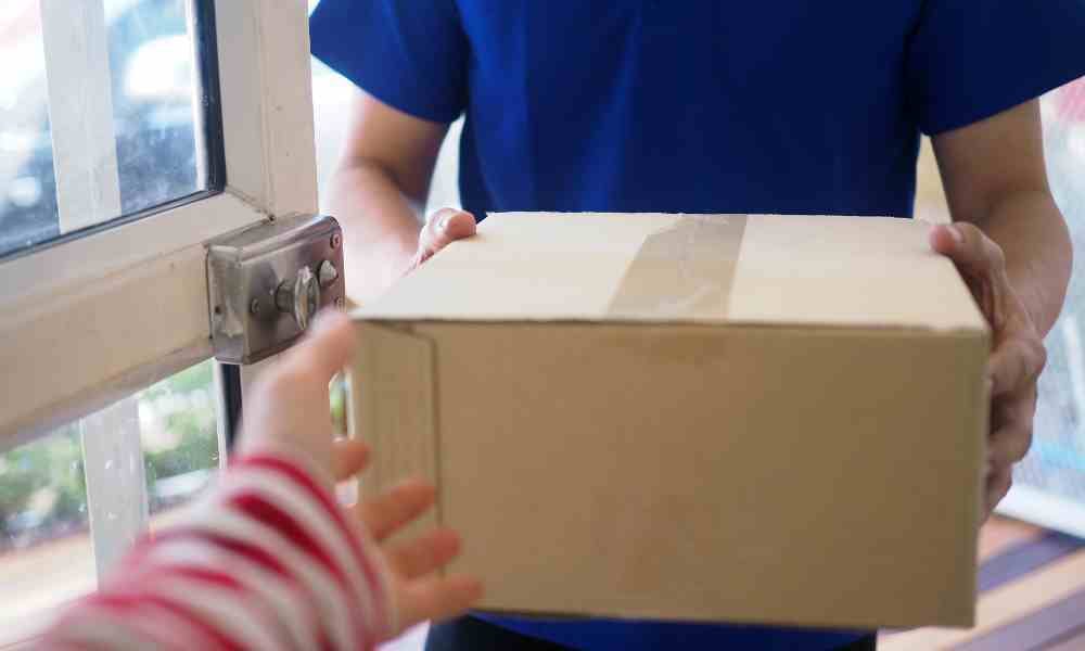 Come scrivere l’indirizzo su un pacco da spedire